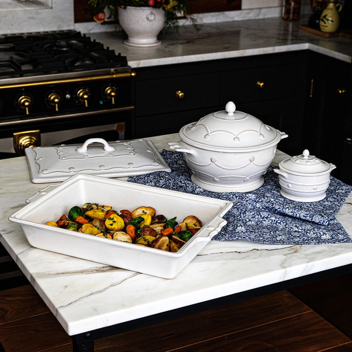 Juliska Berry & Thread Whitewash Lidded Casserole 12 Juliska Berry & Thread Whitewash Lidded Casserole - Image 10