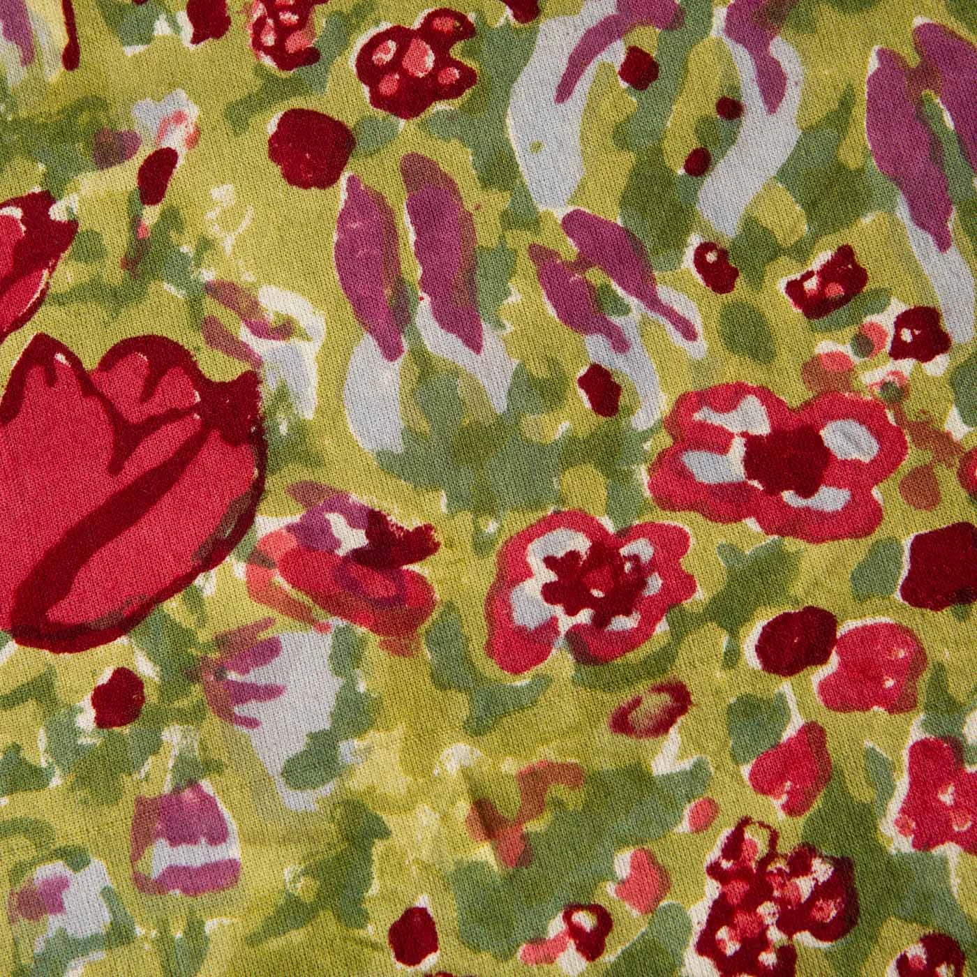 Jardin Red & Green Tablecloth 5 Jardin Red & Green Tablecloth - Image 3